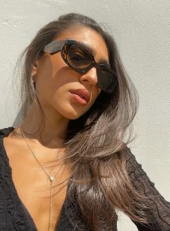 Princess Polly Summerside Sunglasses Tort Tort -princess shop 0 d2162577 3594 4262 bdda c94852cd5754 767x.progressive