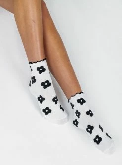 Princess Polly Montrose Socks Black / White Black -princess shop 1 25d20e90 f190 4c14 b1cc da4da1b78538 767x.progressive
