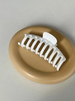 Princess Polly Watch Me Hair Clip White White -princess shop 1 65523cdf dee0 448c b6e4 f3853ddec834 767x.progressive