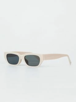 Princess Polly Winnick Sunglasses Cream Cream -princess shop 2 23f01ff1 ef82 41d8 ba0c 819de1acbe6b 1025x.progressive