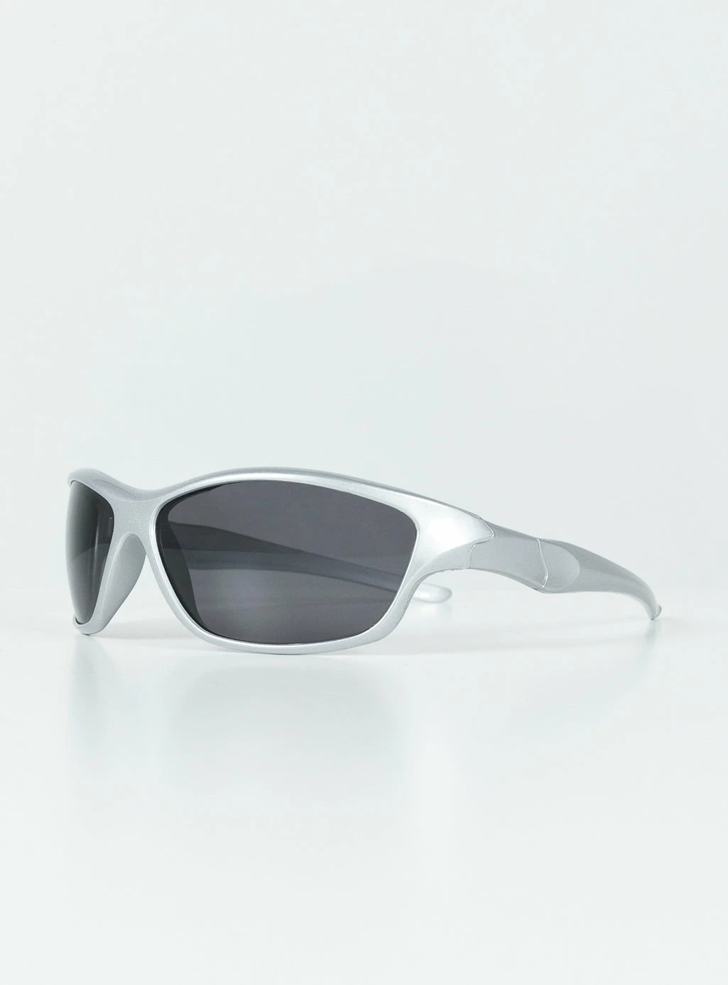 Princess Polly Sanz Sunglasses Silver / Black Silver / Black 5 Princess Polly Sanz Sunglasses Silver / Black Silver / Black - Image 3