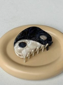 Princess Polly Daria Hair Clip Cream / Brown Cream / Brown -princess shop 2 6fc86ad2 1861 4913 923e 5026be82a1b0 1025x.progressive