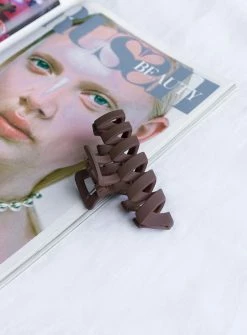 Princess Polly Cinna Hair Clip Chocolate Brown -princess shop 2 b8f04d92 75cd 4a61 8ed4 868a67481640 767x.progressive