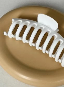 Princess Polly Watch Me Hair Clip White White -princess shop 2 c18b30df bad5 4b89 9d36 64329100087a 1025x.progressive