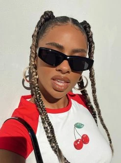 Princess Polly Durand Sunglasses Black Black -princess shop 3 087888be 0cfe 4105 9b17 c03cd8a691f0 1025x.progressive