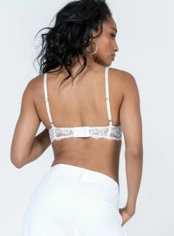 Princess Polly Gabriella Bralette White White 11 Princess Polly Gabriella Bralette White White -princess shop 4 modelinfo chiara us2 1025x.progressive