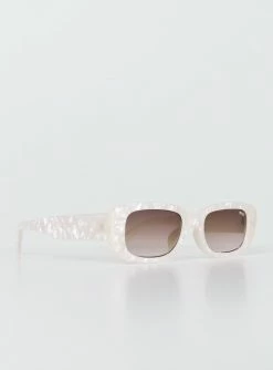 Princess Polly Creeper Sunglasses Pearl White Pearl White -princess shop 4 57bee5a3 5f63 49cb 94ff 3ddc57faa9f1 1025x.progressive