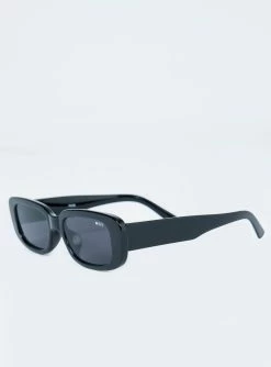 Princess Polly Creeper Sunglasses Black Black -princess shop 4 bce9080f d03d 4d73 a65f 2dbe05c15972 1025x.progressive