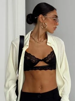 Princess Polly Skylar Bralette Black Black -princess shop 5 modelinfo camelia us2 7eadeba6 ba5e 4428 8f2a 56a13edfc343 1025x.progressive