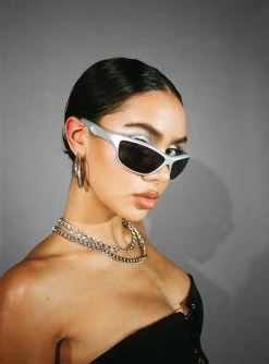 Princess Polly Sanz Sunglasses Silver / Black Silver / Black 14 Princess Polly Sanz Sunglasses Silver / Black Silver / Black -princess shop SanzSunglassesSilverBlack 767x.progressive